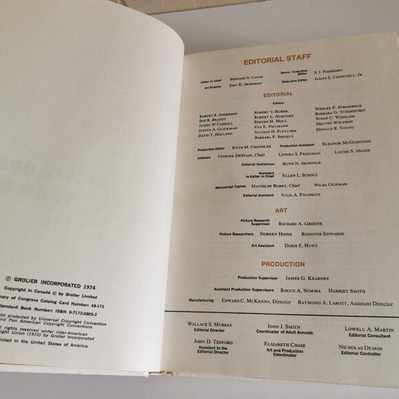 1974 Year Book Encyclopedia Vintage Birthday Gift Annual Recap Grolier Gen X - Picture 3 of 9